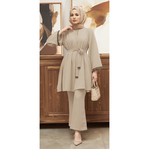 طقم نسائي أنيق من قطعتين بتفاصيل لامعة Women set
