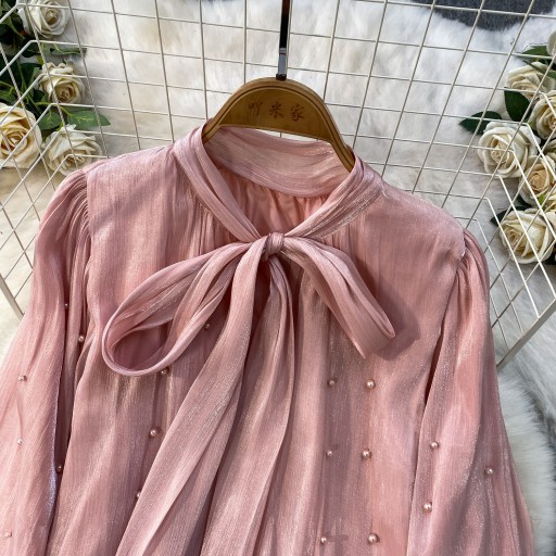 بلوزة أنيقة مزينة باللؤلؤ مع ياقة بربطة Elegant Blouse
