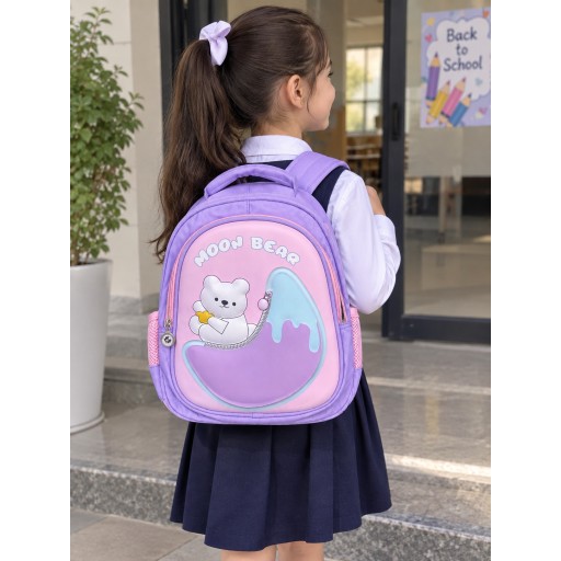 حقيبة مدرسية مع هدية لانش بوكس ومطارة School bag with a free lunch box and water bottle.