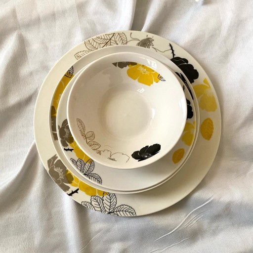 سيت صحون وكاسات Dinnerware set